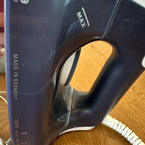 Rowenta DW8080 Pro Master Auto Shut Off Steam Iron, 330-Hole Sole Plate Blue - Picture 8 of 11